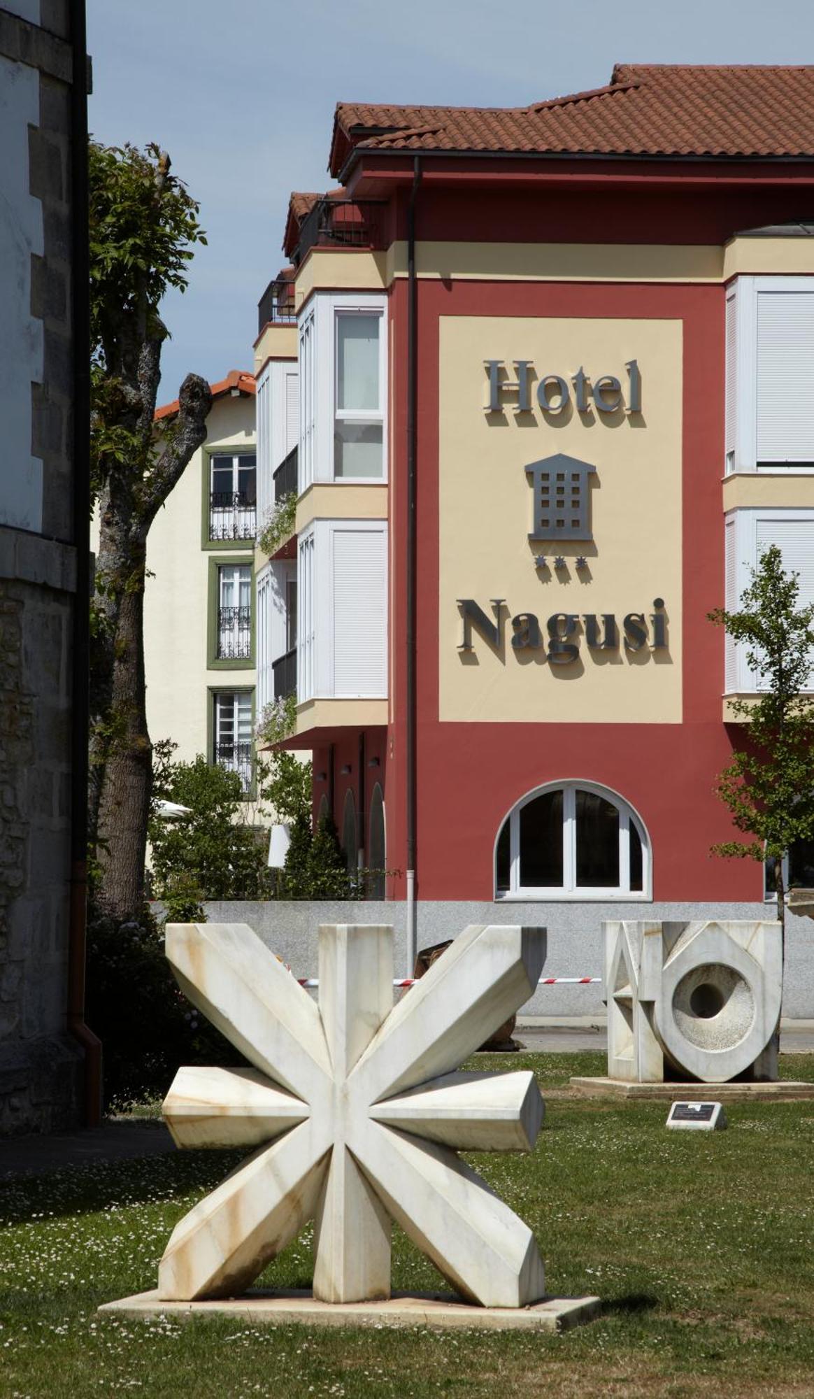 Hotel Nagusi ムルギア エクステリア 写真